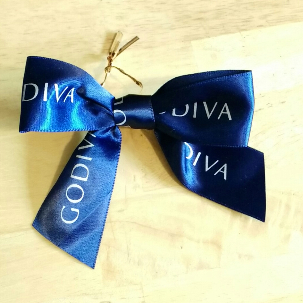 GODIVA Bow